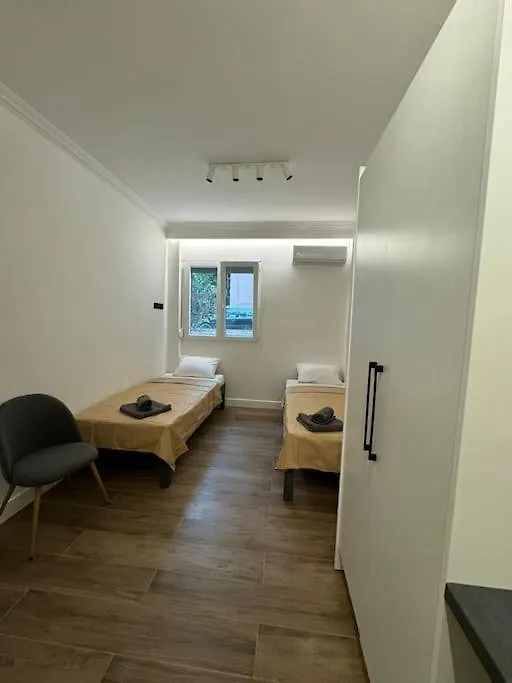 Saloni Studio Thessaloniki 0*,